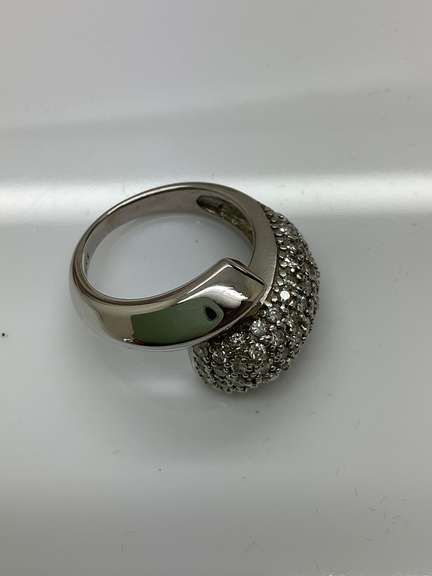 LADIES 14K WHITE GOLD AND DIAMOND RING