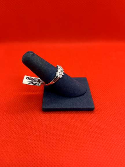 DELICATE 18K WHITE GOLD RING WITH 1.40 CARAT OF DIAMOND