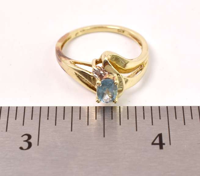 Sensational Topaz Swirl Ring in Yellow Gold