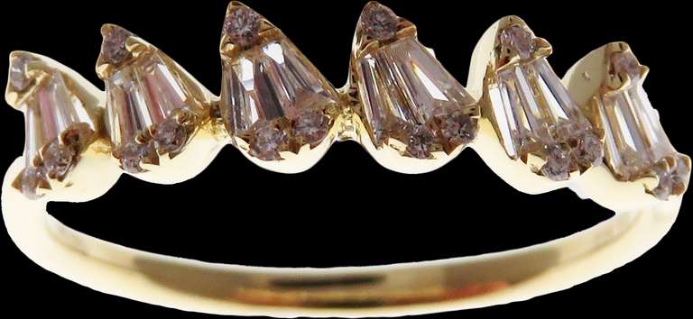 Stylish 18kt Yellow Gold Diamond Band