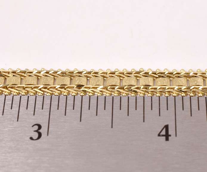 Brilliant Textured Bracelet in 14K Yellow Gold