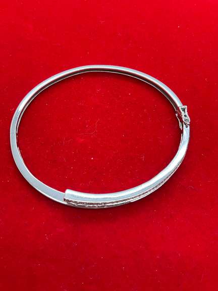 CERTIFIED 14K WHITE GOLD AND DIAMOND BANGLE BRACELET