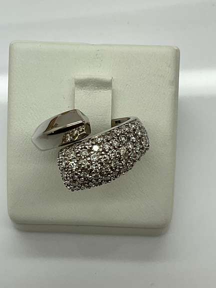 LADIES 14K WHITE GOLD AND DIAMOND RING