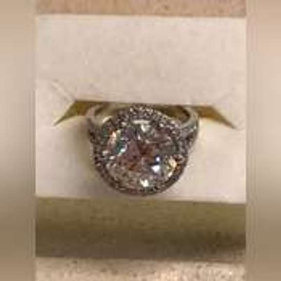 AUCTION HIGHLIGHT! Magnificent Ladies 14kt Gold & Diamond Ring- 6.50 carats of diamonds!