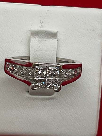LADIES 14K WHITE GOLD AND DIAMOND RING