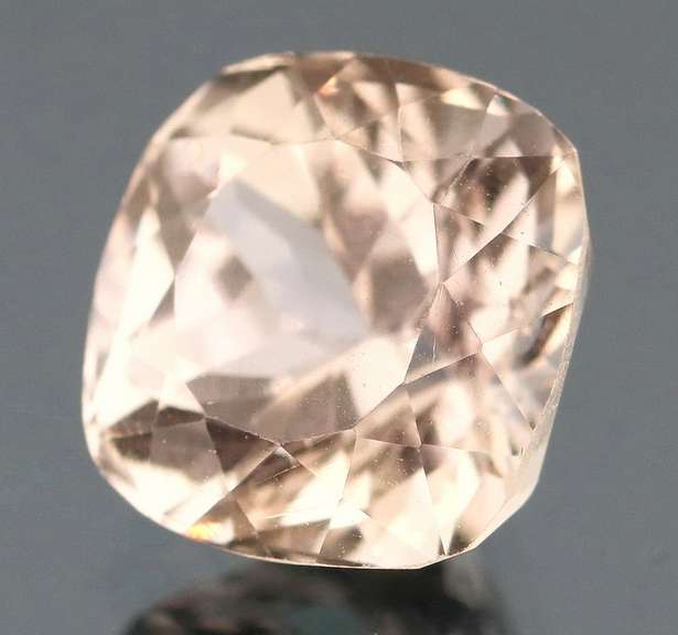 Stunning 5.85ct high fire platinum pink Kunzite