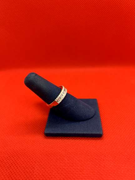 LADIES 14K YELLOW GOLD RING WITH DIAMONDS