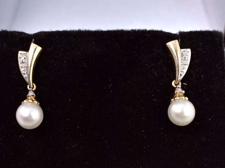 Dainty Pearl Earrings in Yellow Gold
