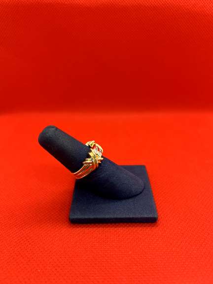 GORGEOUS 14K YELLOW GOLD RING WITH DIAMONDS