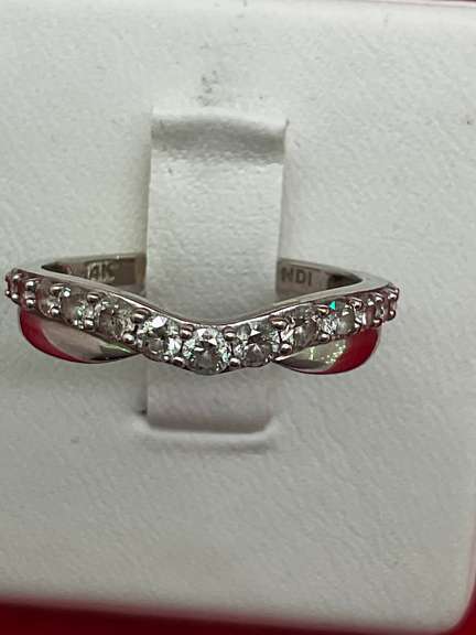 14K WHITE GOLD AND DIAMOND RING