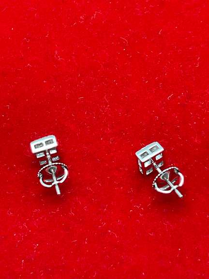 14K WHITE GOLD AND DIAMOND STUD EARRINGS