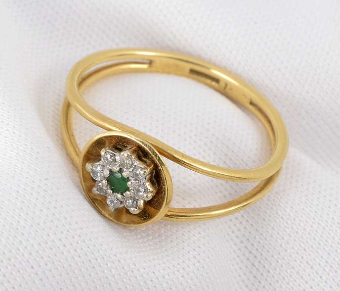 Sweet Little Emerald & Diamond Ring