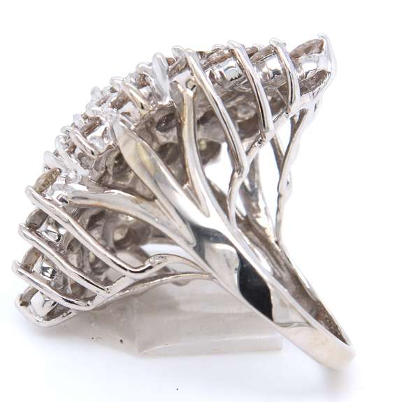 LADIES 8.00 CARATS DIAMOND RING