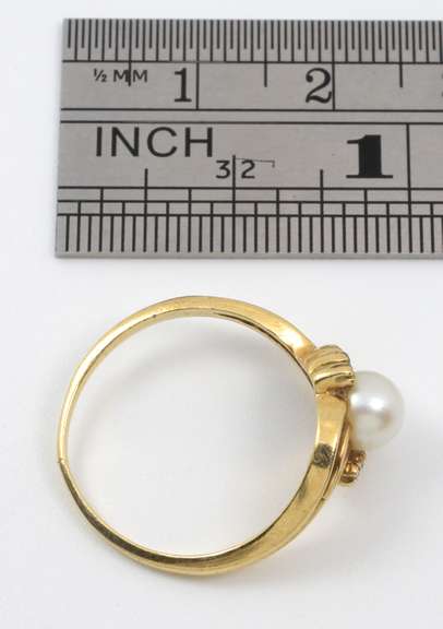 Cute Little Pearl Ring