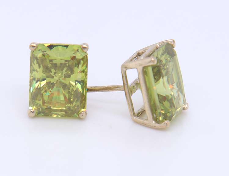 Green Glass Stud Earrings