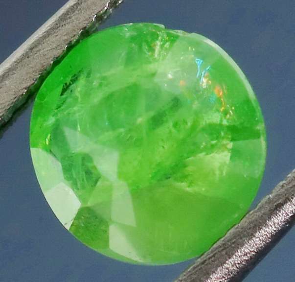 Top kelly green! .94ct Tsavorite Garnet