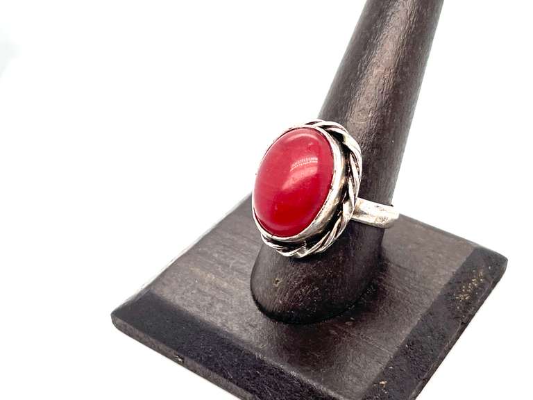 Red Carnelian in Ovular Tibtan Silver Rope Ring