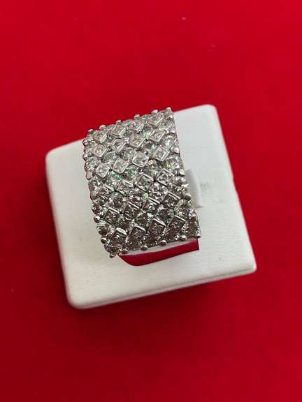 LADIES 14K WHITE GOLD DIAMOND BAND