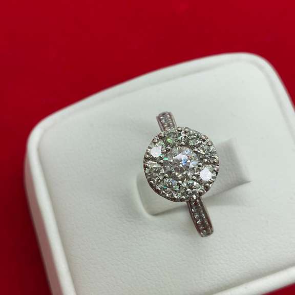 CERTIFIED AMAZING 14K WHITE GOLD AND DIAMOND RING