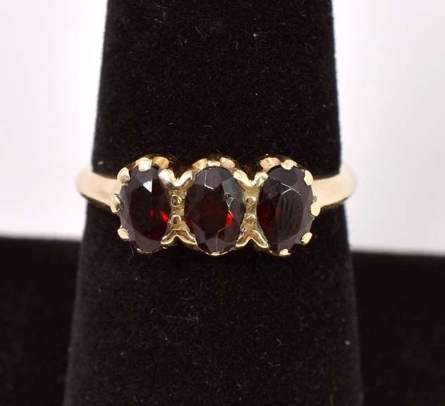Amazing Garnet Ring in 14K Yellow Gold