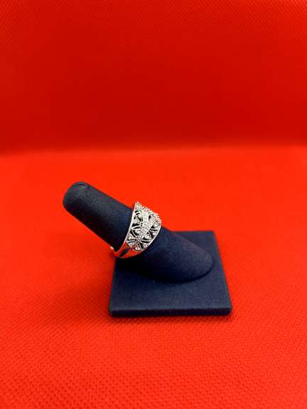 ELEGANT LADIES 14K WHITE GOLD RING WITH 0.55 CARAT OF DIAMOND