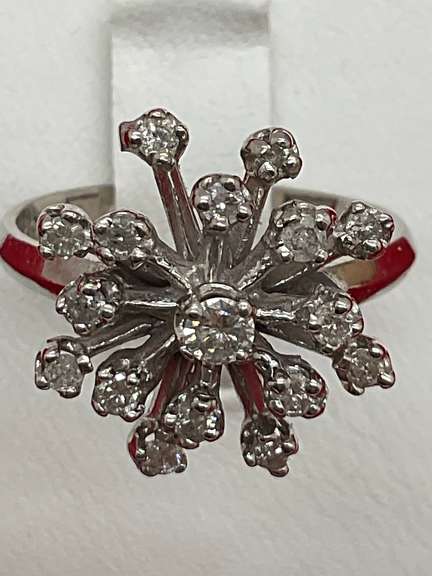 LADIES 10K WHITE GOLD AND DIAMOND STARBURST RING