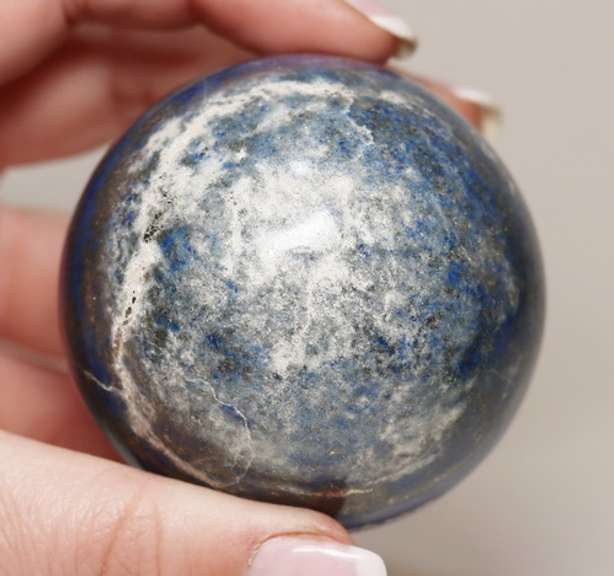 Eye catching 1,670ct bullseye Lapis sphere