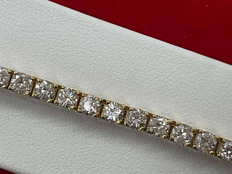Certified Ladies Tennis Bracelet 18k gold and 9.12 carat of Natural Diamonds