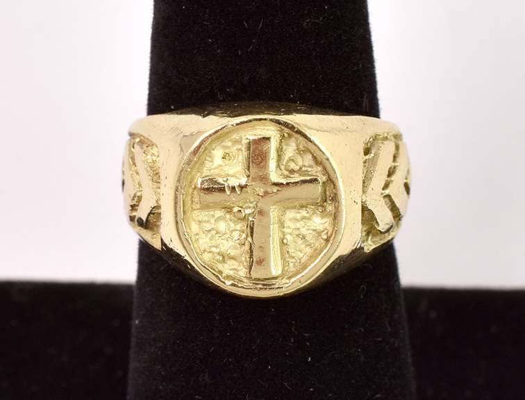 Captivating Cross Ring in 14K Yellow Gold