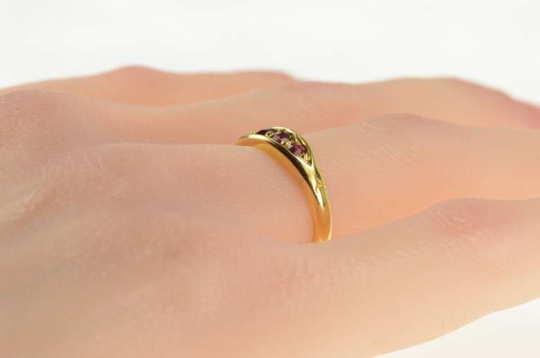 18K Yellow Gold Victorian Handmade Natural Ruby Graduated Ring