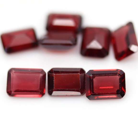Nice 12.57ct emerald cut cherry red Garnet set