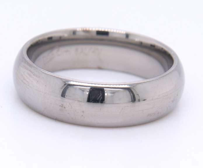 Titinum Wedding Band