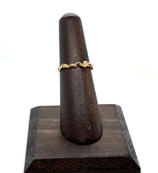 Minimalist Swirl 14Kt Yellow Gold Ring