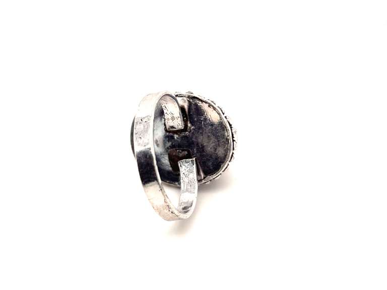 Ovular Red Coral in Tibetan Silver Beaded Ring