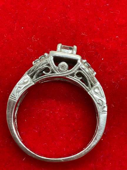 LADIES 14K WHITE GOLD DIAMOND RING