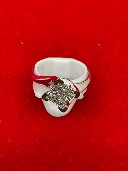 LADIES 14K WHITE GOLD AND DIAMOND RING