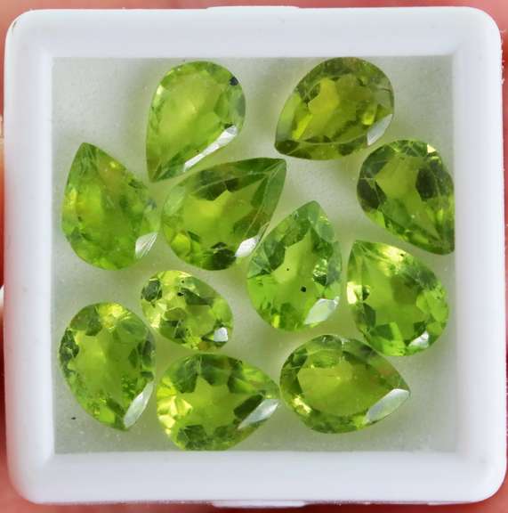Beautiful 11 piece Peridot set weighing 10.40cts