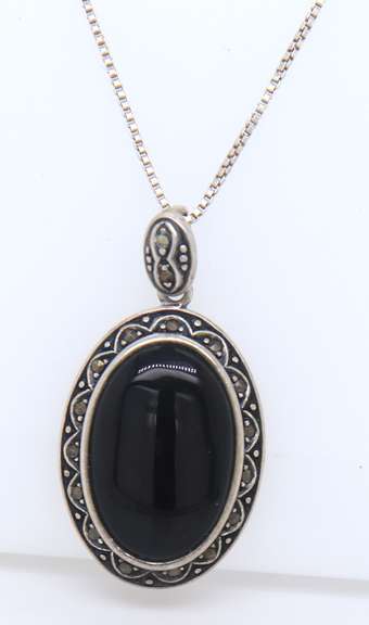 Vintage Sterling Silver Black onyx Pendant on Chain
