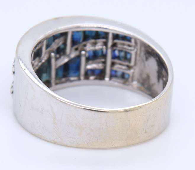 14KT WHITE GOLD BLUE SAPPHIRE & DIAMOND RING.