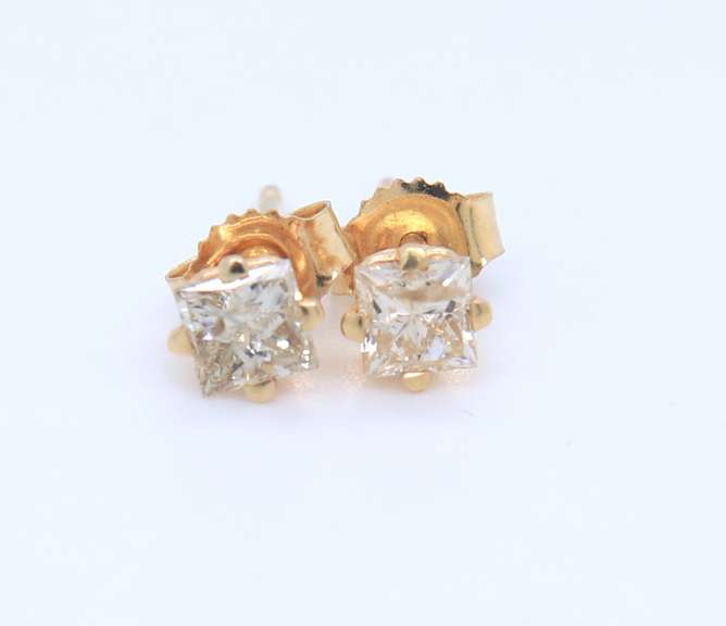 Sparkling Yellow Gold Diamond Stud Earrings