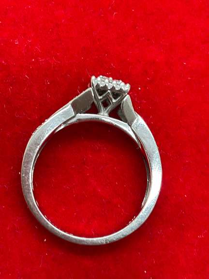 LADIES WHITE GOLD AND DIAMOND RING