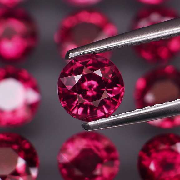 Premium solitaire cut 9.75ct VS Rhodolite Garnet set