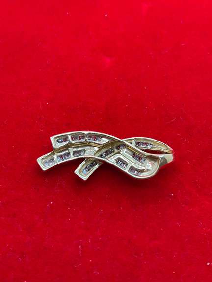 14K YELLOW GOLD AND DIAMOND PENDANT