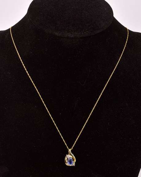Incredible Sapphire and Diamond Pendant Necklace in Yellow Gold