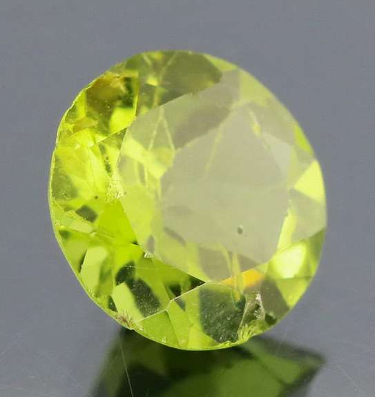 Great 2.22ct apple green Peridot