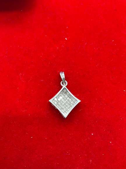 14K WHITE GOLD DIAMOND PENDANT