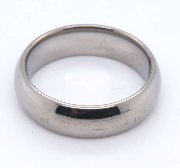 Titinum Wedding Band