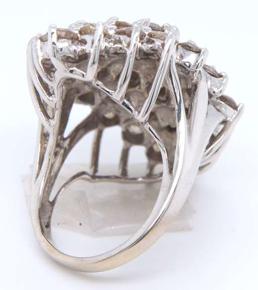 LADIES 8.00 CARATS DIAMOND RING
