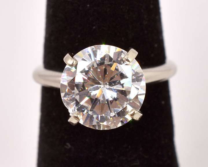 Sparkling CZ Ring in 14K White Gold