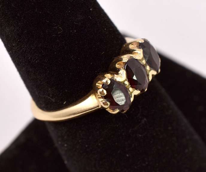 Amazing Garnet Ring in 14K Yellow Gold
